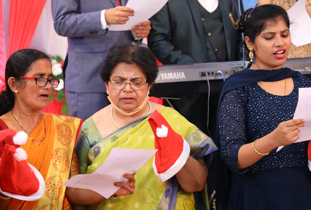 Grace Ministry Celebrates Christmas 2021 with Pomp and Grandeur on 17th Friday, December at its Prayer centre in Valachil, Mangalore. Hundreds gathered at the program and celebrated Xmas with Bro Andrew Richard and family.  